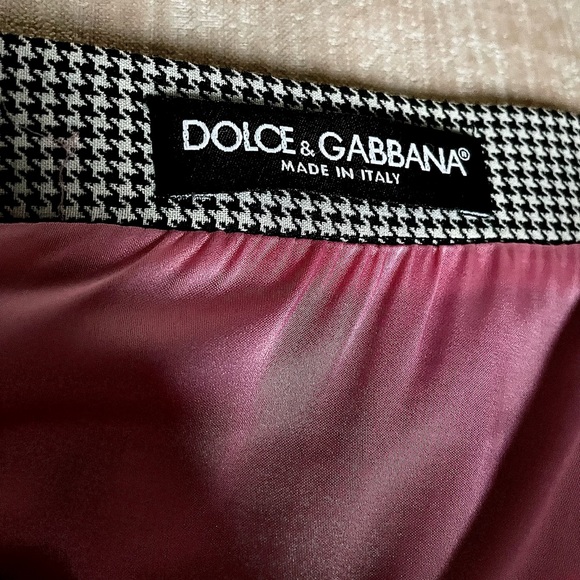 Dolce & gabbana pencil dress size 38. Lining with pink silk. Very flattering. - Picture 6 of 7